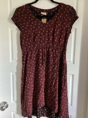 Alchemy Ethically Made Feel Good Fashion Maroon Star Print V-Neck Dress